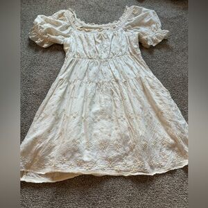 Woman’s small white sundress old navy